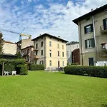 Axelparkcomo Apartment