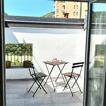 Axelparkcomo شقة *