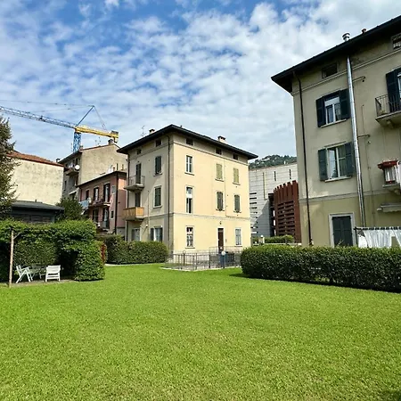 Axelparkcomo Apartment